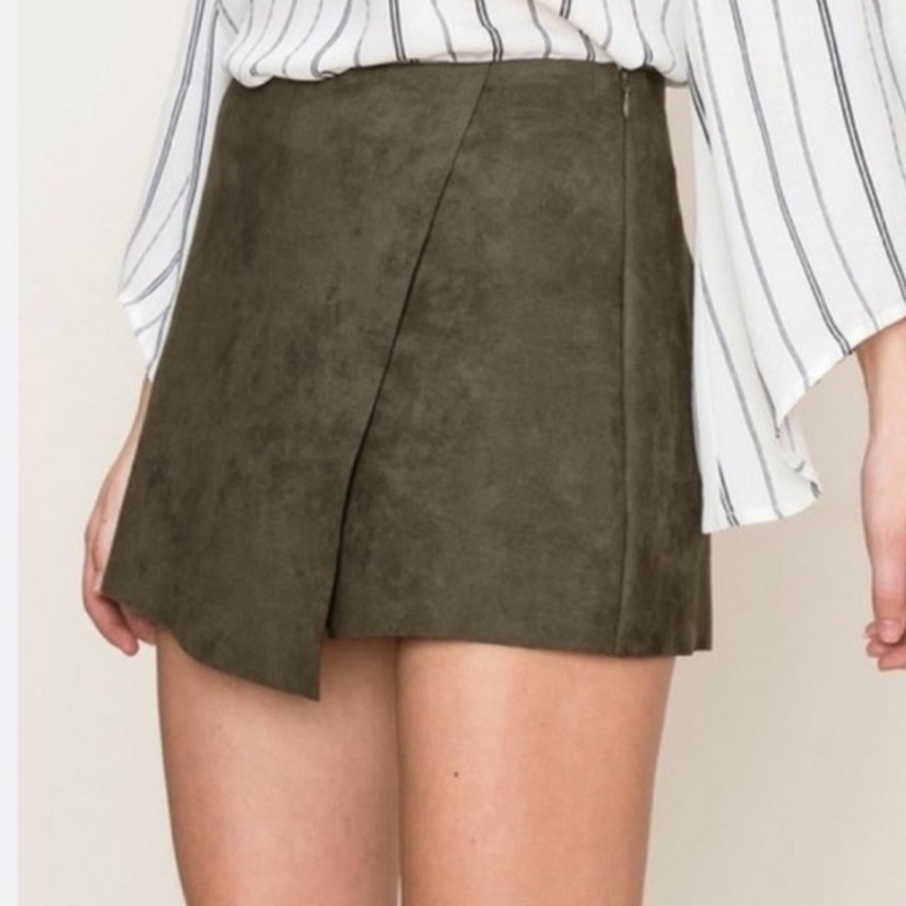 Luxe Apothetique Olive Green Faux Suede Skort Size Small